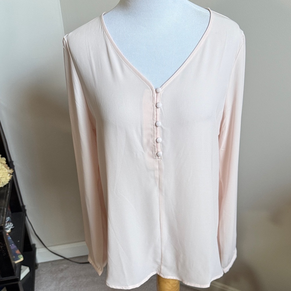 Ann Taylor Factory Light Pink Button-Front Blouse. Size medium. NWT
